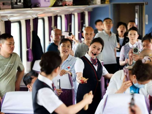 配资查股网 青藏高原铁路端午假期发送旅客27.67万人次
